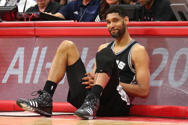 记者谈国足首发：全部6位中前场球员都背了黄牌 再得牌会缺席主场.